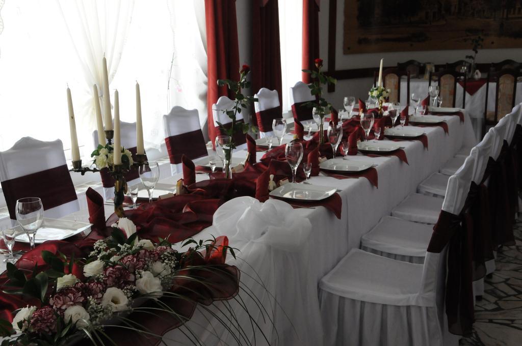 Hotel Restauracja Kaukaska Jadwiga Choroszy Волщин Екстериор снимка